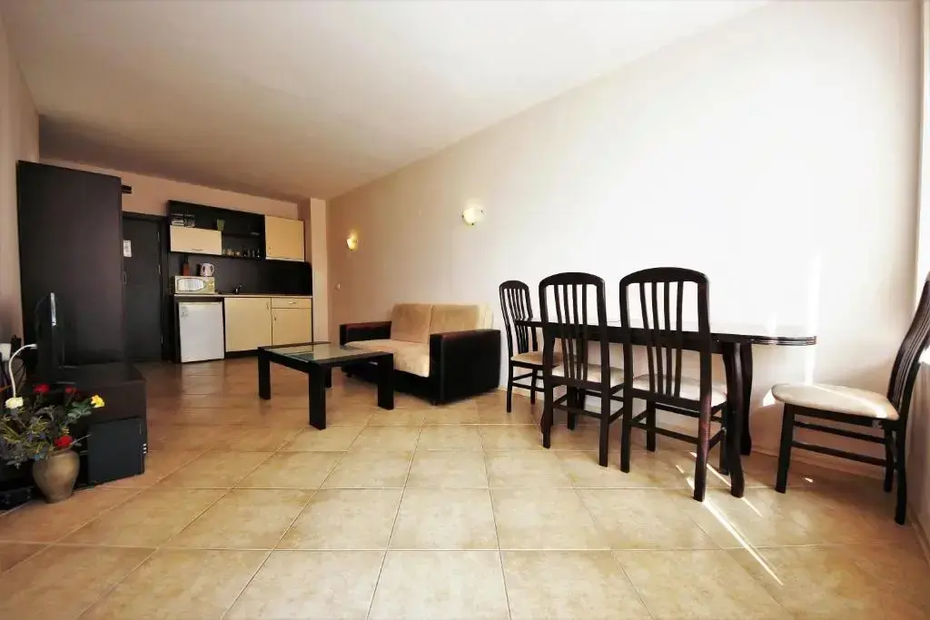 Солнечный берег: Menada Sunset Beach Apartments
