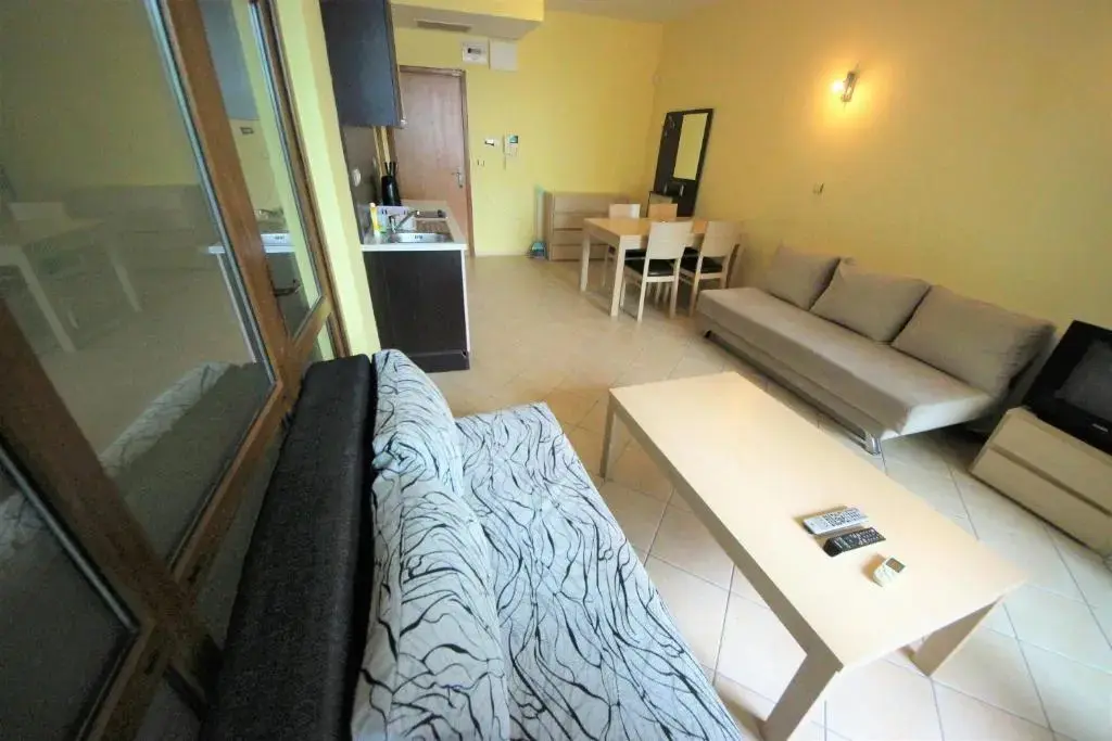 Солнечный берег: Menada Midia Apartments