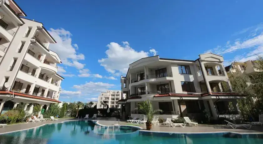 Солнечный берег: Menada Chateau Valon Apartments