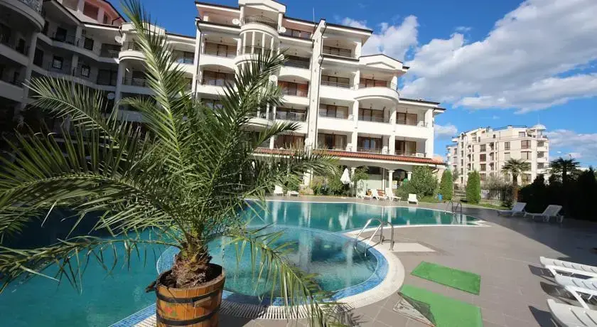 Солнечный берег: Menada Chateau Valon Apartments