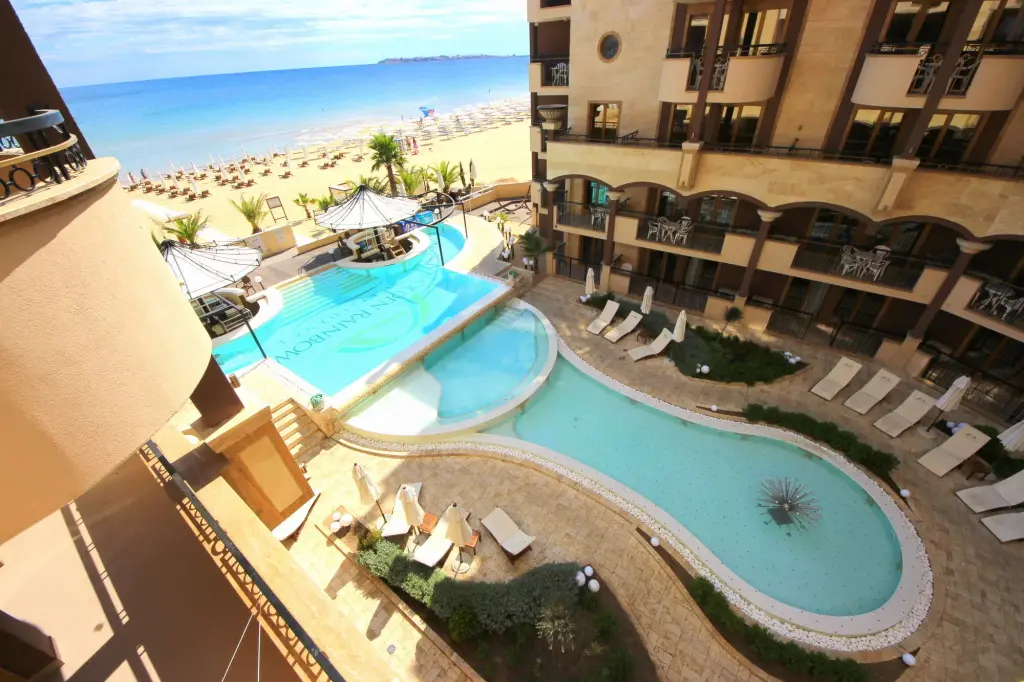 Солнечный берег: Menada Golden Rainbow Apartments