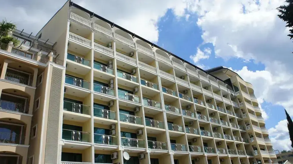 Солнечный берег: Menada Miramar Palace Apartments