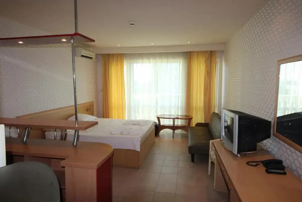Солнечный берег: Menada Miramar Palace Apartments
