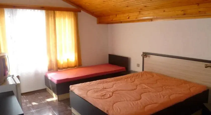 Черноморец: Coral Family Hotel