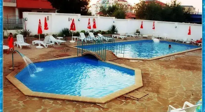 Приморско: Hotel Familiya Club