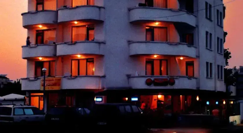 Приморско: Hotel Familiya Club