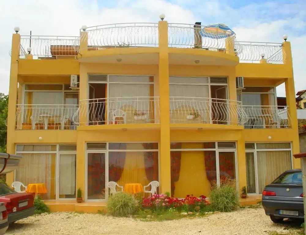 Варна: Family Hotel Liana