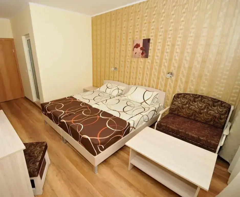 Равда: Hotel Radina