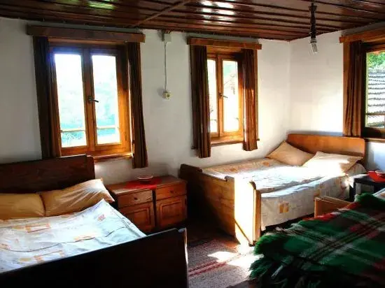 Троян: Guest House Four Pines
