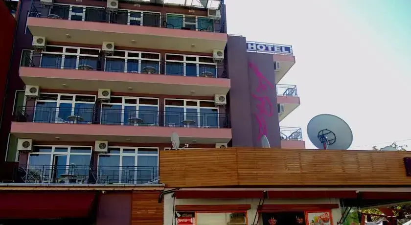 Солнечный берег: La Piazza Family Hotel