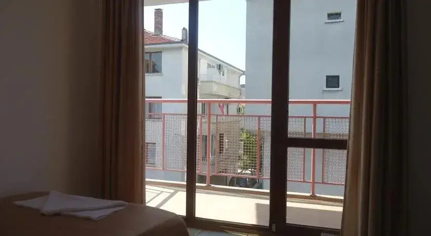 Несебр: White Rose Family Hotel