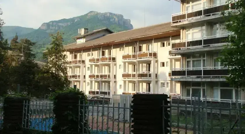 Тетевен: Zdravets Balneocomplex