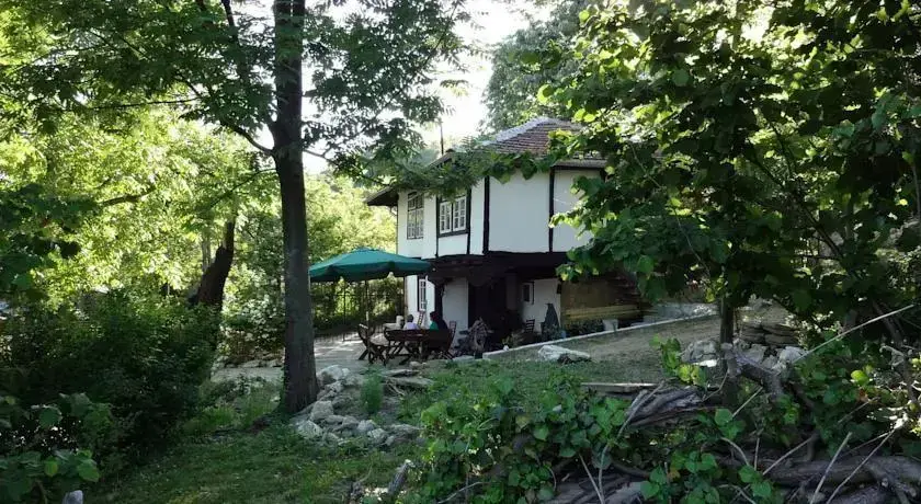 Боженци: Old House Lisec