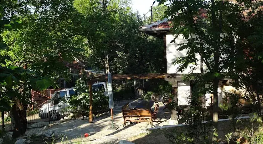 Боженци: Old House Lisec