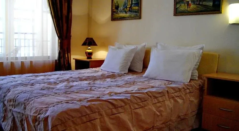 Несебр: Guest House Viena
