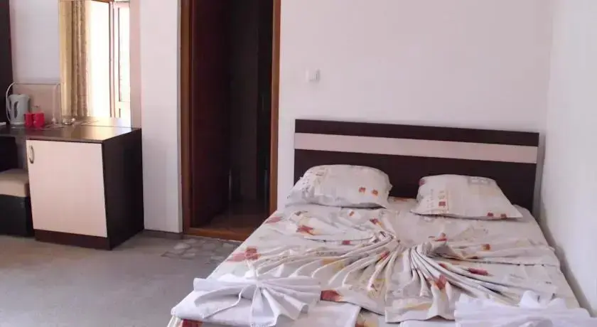 Приморско: Family Hotel Praha