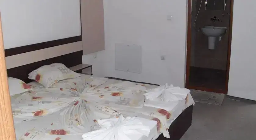 Приморско: Family Hotel Praha