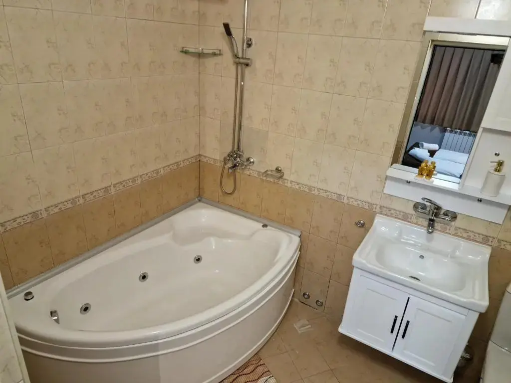 Гоце Делцев: Hotel Valentino