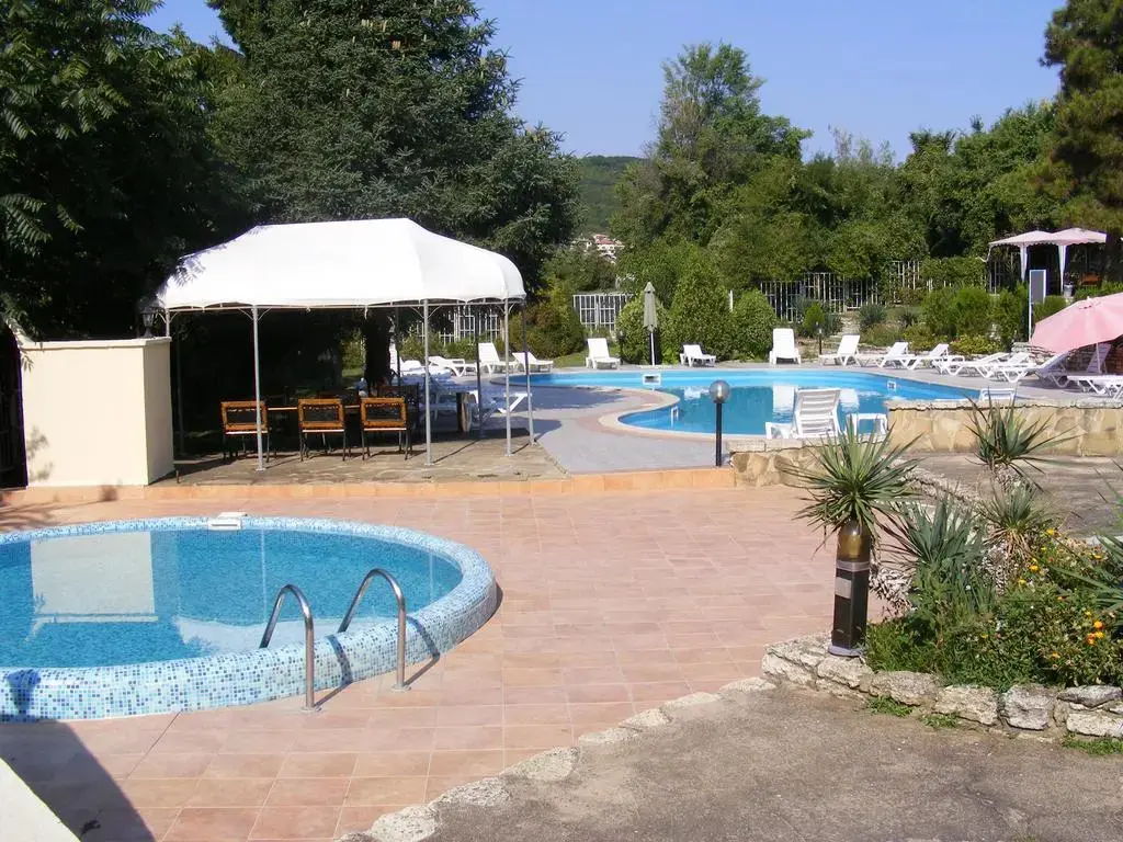 Балчик: hotel Naslada