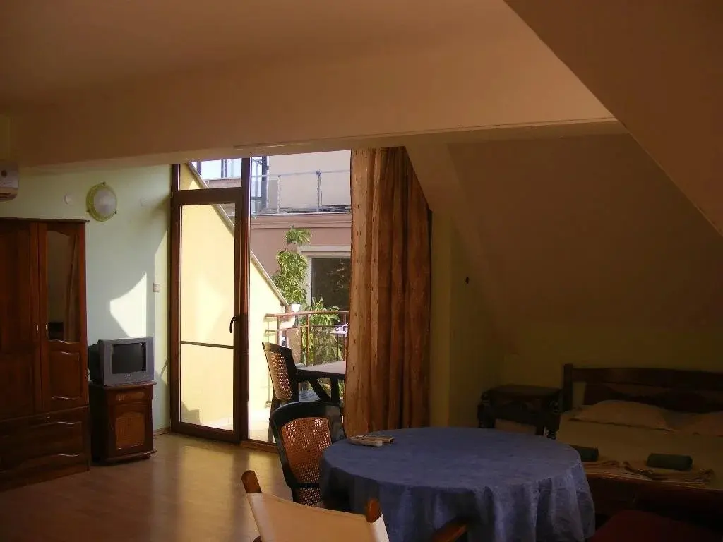 Бургас: Zora Guest House