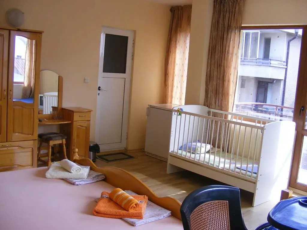 Бургас: Zora Guest House