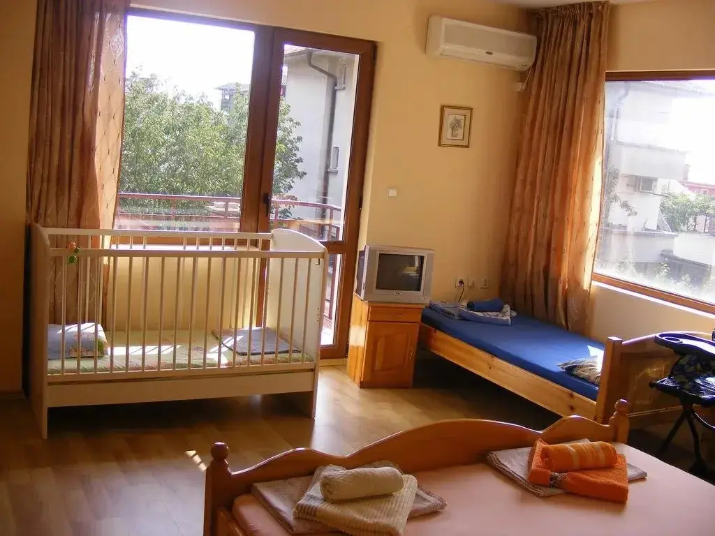 Бургас: Zora Guest House