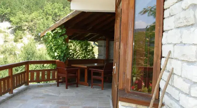 Карджали: Zhivka House