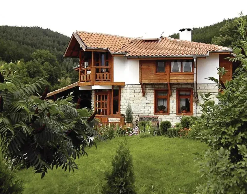 Карджали: Zhivka House