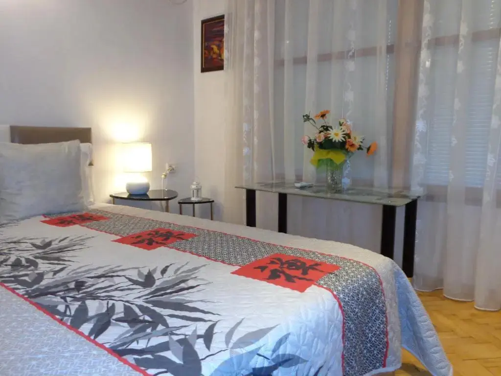 Бургас: Zoya Apartment
