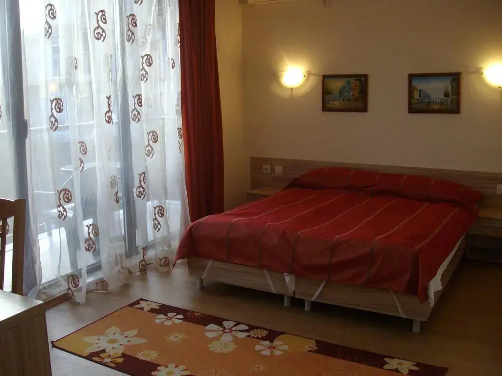 Созополь: Guest House Red