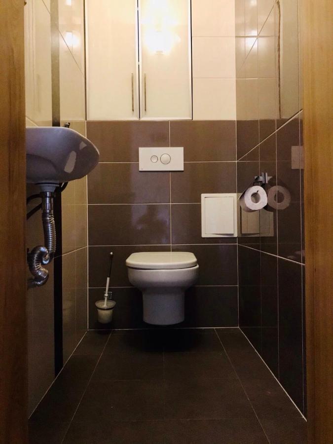 Калининград: Апартаменты в центре, Курганская,3
