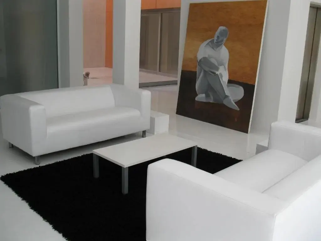 Батак: Family Hotel The Body