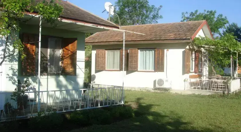 Ахтопол: Vestony Bungalows