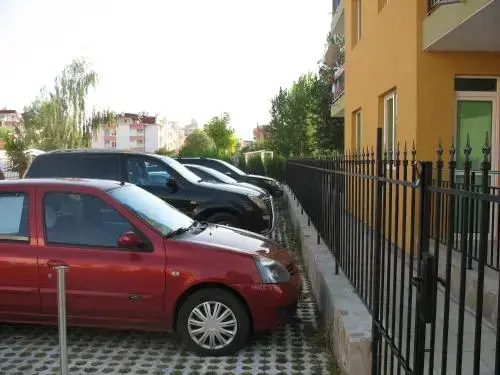 Солнечный берег: Yanis Apartment in Hermes Complex