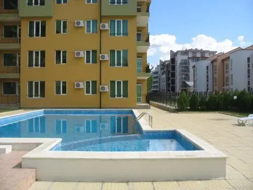 Солнечный берег: Yanis Apartment in Hermes Complex
