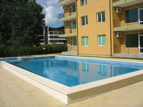 Солнечный берег: Yanis Apartment in Hermes Complex