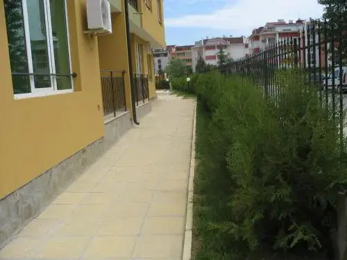 Солнечный берег: Yanis Apartment in Hermes Complex