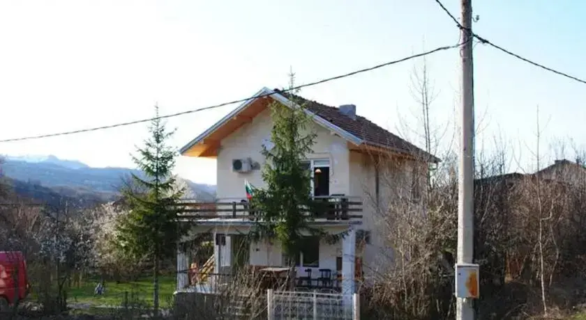 Троян: Pri Popa House