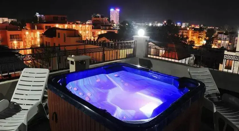 Солнечный берег: GT Emerald Paradise Apartments