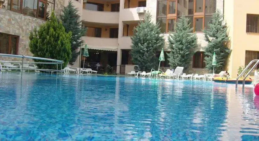 Солнечный берег: GT Emerald Paradise Apartments