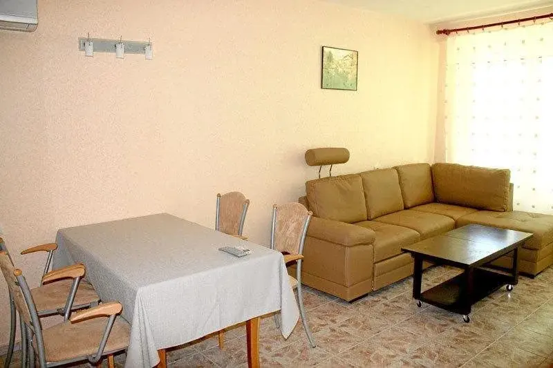 Китен: Hotel Svetlina