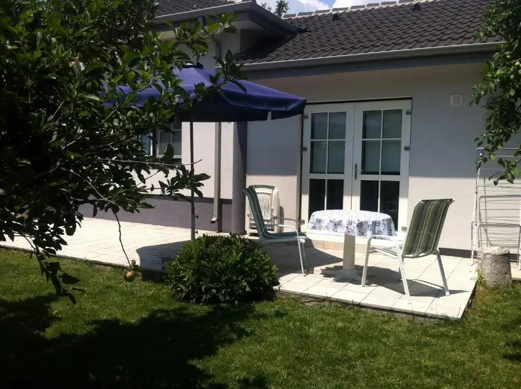 Каварна: White House Krapets