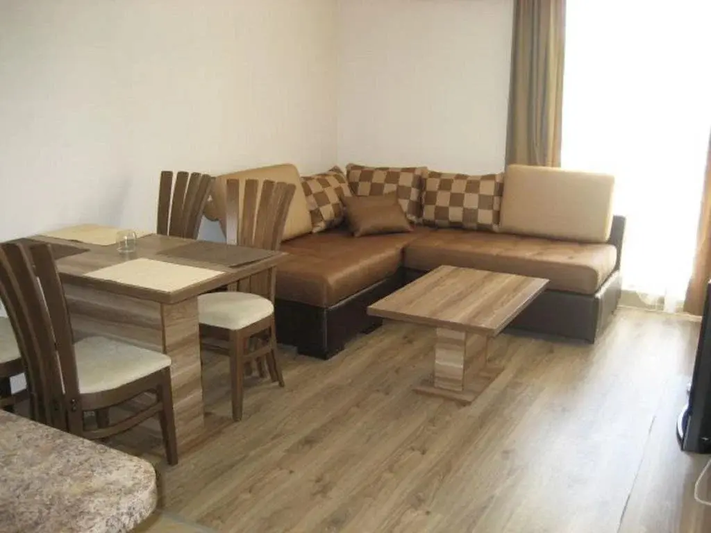 Равда: Ravda Dom Apartments