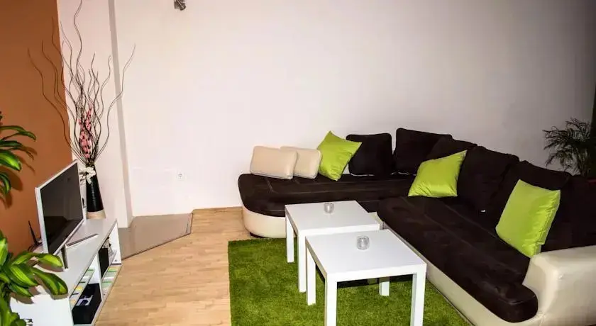 София: Happy Home Apartment