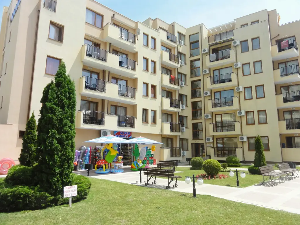 Солнечный берег: Sandapart Sunny Victory Apartments