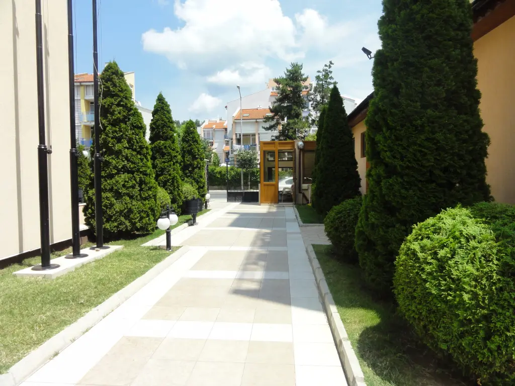 Солнечный берег: Sandapart Sunny Victory Apartments