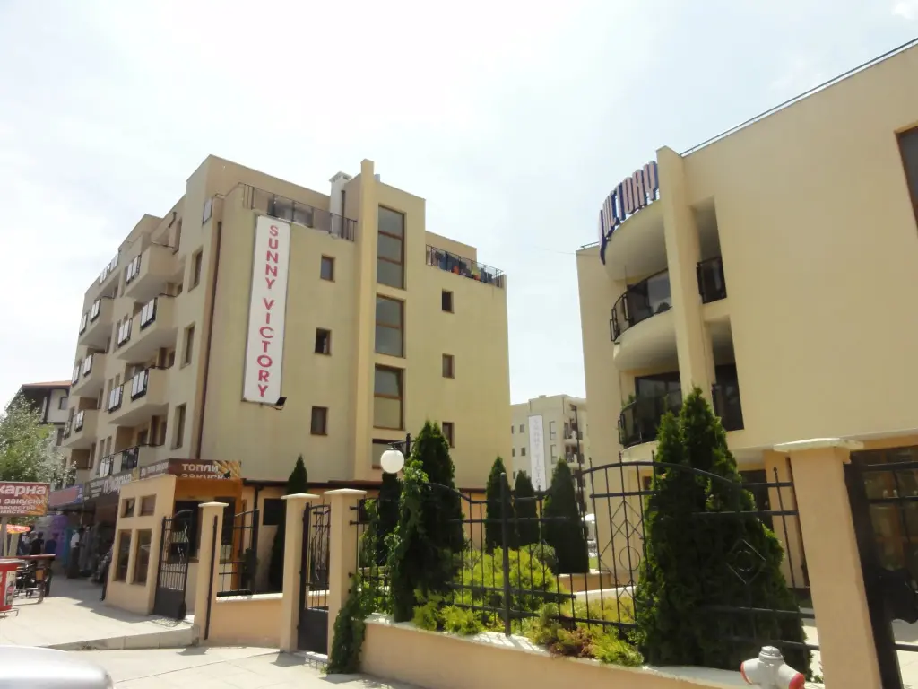 Солнечный берег: Sandapart Sunny Victory Apartments