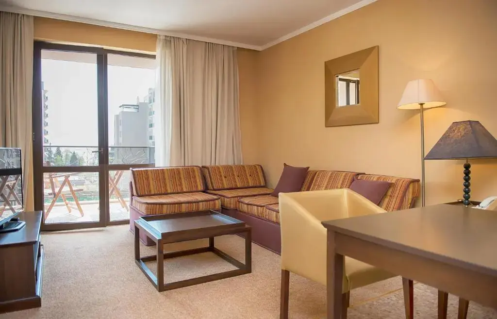 Солнечный берег: Royal Beach Apartments