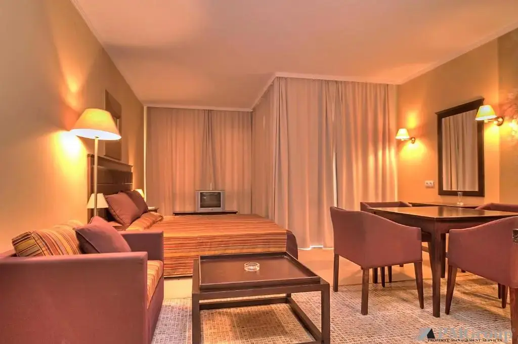Солнечный берег: Royal Beach Apartments