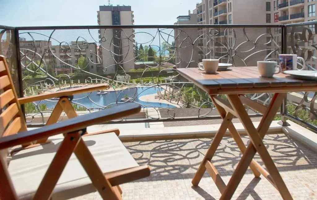 Солнечный берег: Royal Beach Apartments